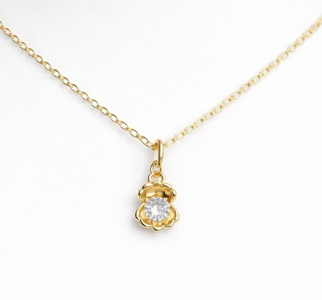 Delicate Oyster Shell Crystal Pendant | 14kt Gold Filled