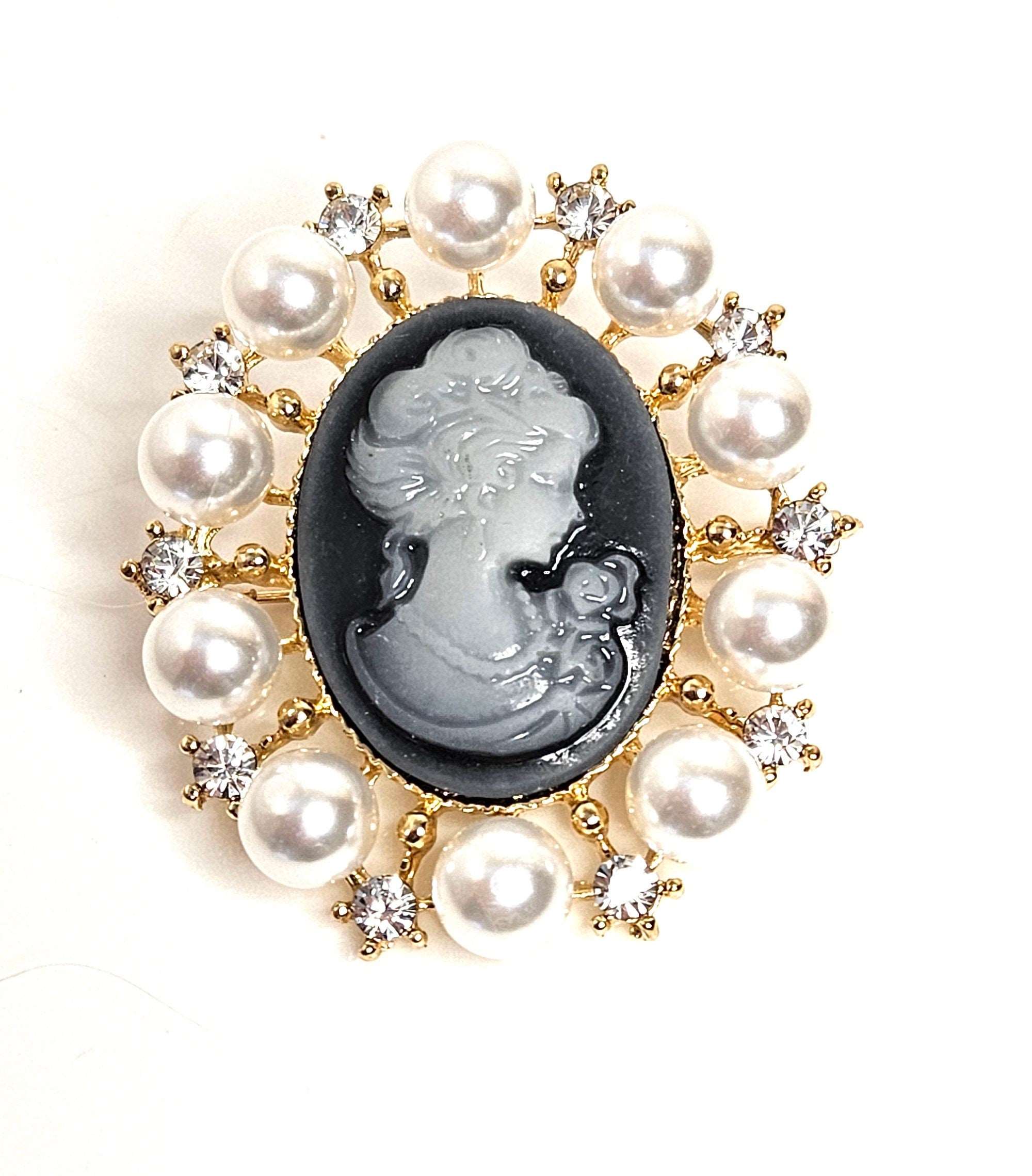 Lady top Cameo Brooch