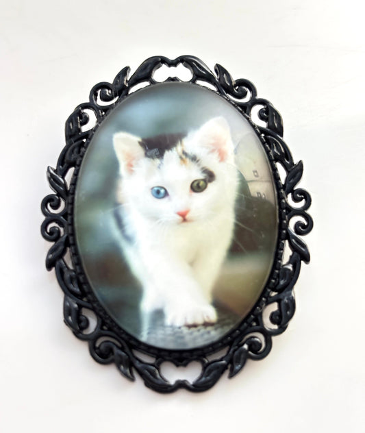 Cute Kitten Brooch, Black Plated Brass, Cat Lovers Pin, Cabochon Picture Jewellery, Oval Jacket Pin, Brooches for Women