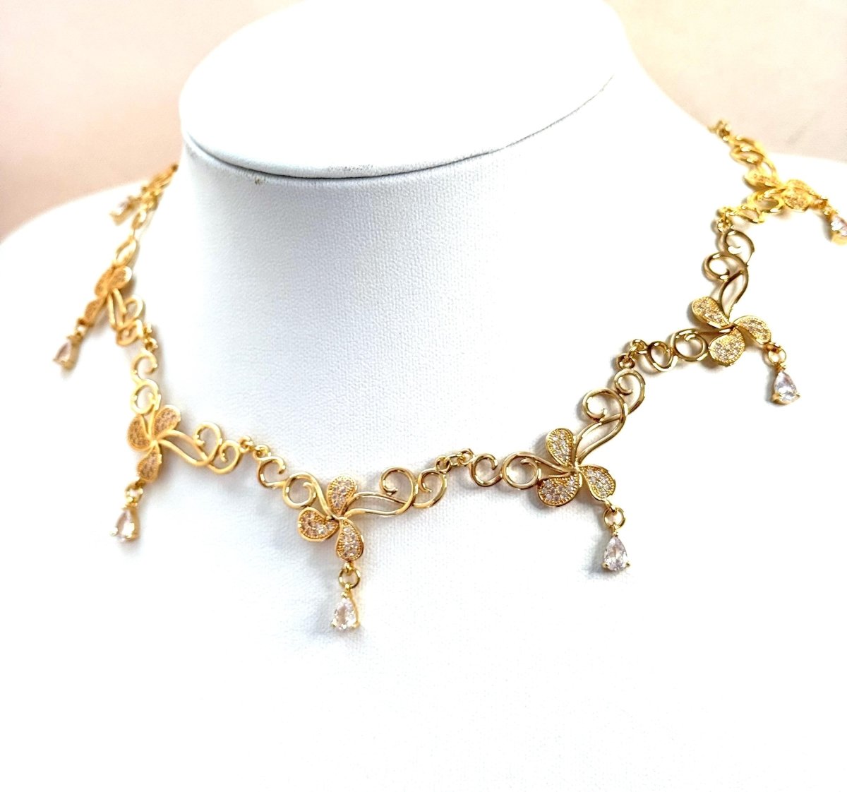 Delicate Gold Teardrop Crystal Swirl Necklace | Regency Inspired Coquette Jewelry